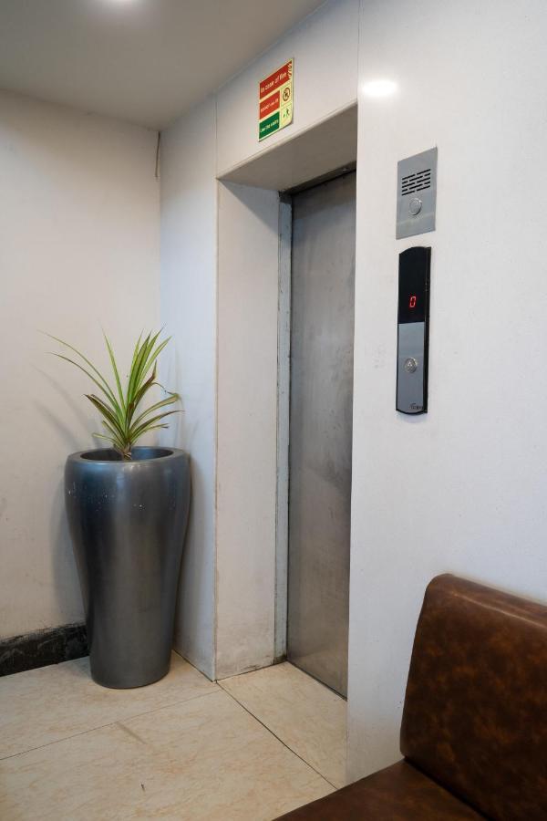 Hotel Kyra Airport Ахмедабад Екстериор снимка