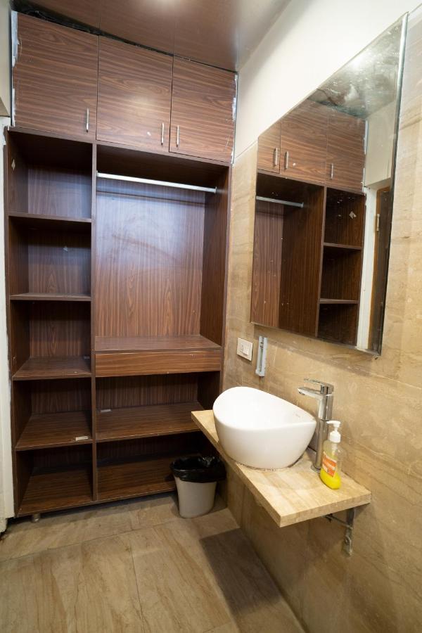 Hotel Kyra Airport Ахмедабад Екстериор снимка