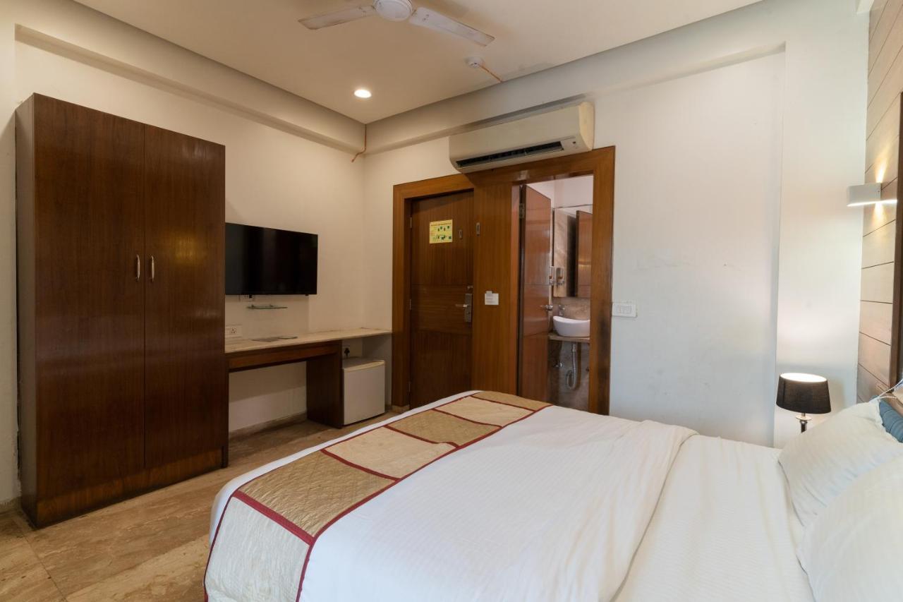 Hotel Kyra Airport Ахмедабад Екстериор снимка